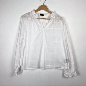 Who What Wear sz. M White Blouse w/ bubble sleeves and ruffle sleeve hem